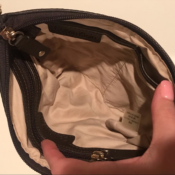 CALVIN KLEIN CROSSBODY BAG - Picture 5 of 8